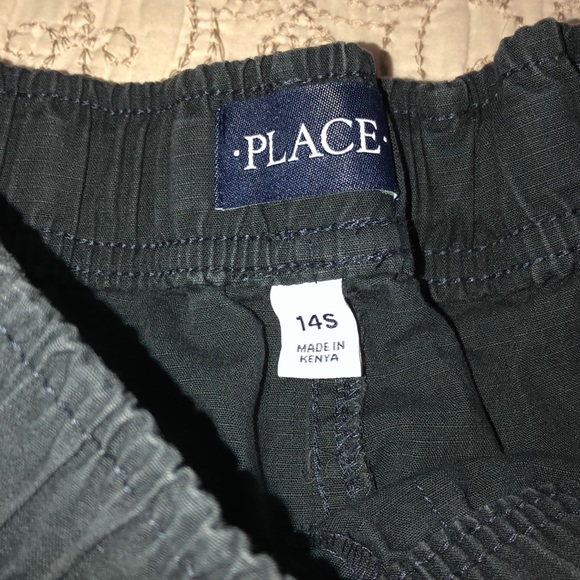 TCP- elastic waist cargo shorts. - Picture 3 of 5